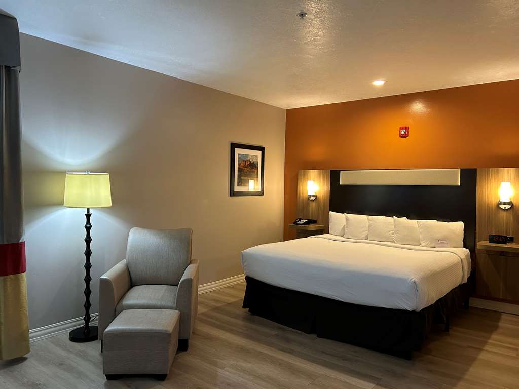 Best Western Plus Zion West Hotel - photo 21