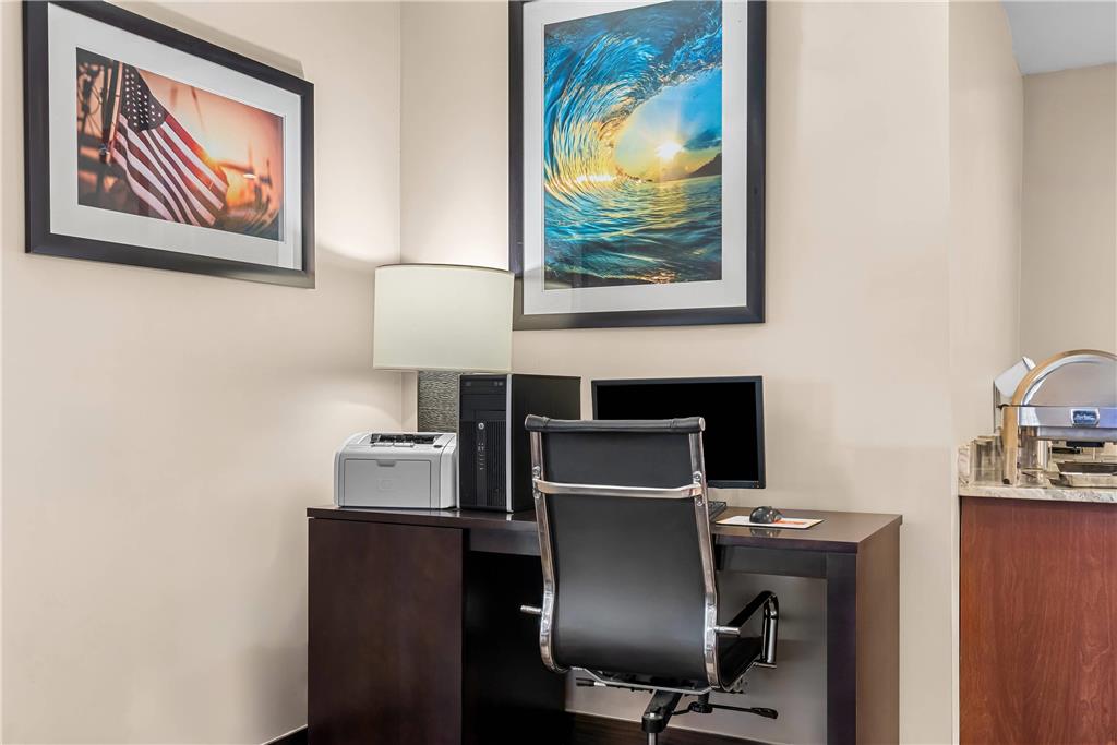 Comfort Suites near Camp Lejeune - photo 31