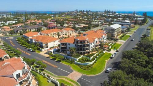 Breakers 2 11 18 20 Pacific Parade — carbon neutral stay, Yamba