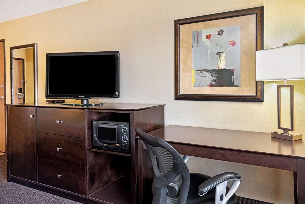 La Quinta Inn & Suites by Wyndham Boise Airport - photo 25