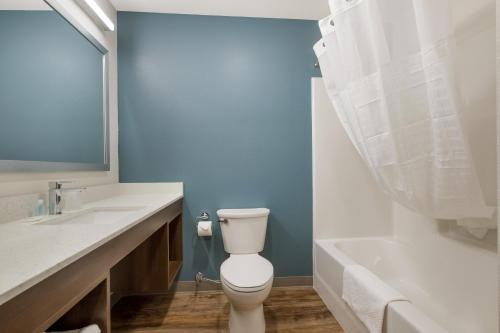 WoodSpring Suites Corona - photo 4