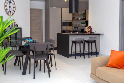 Modern Hennessy Apartment — 4-Star Luxury Hotel in San Giljan, Malta