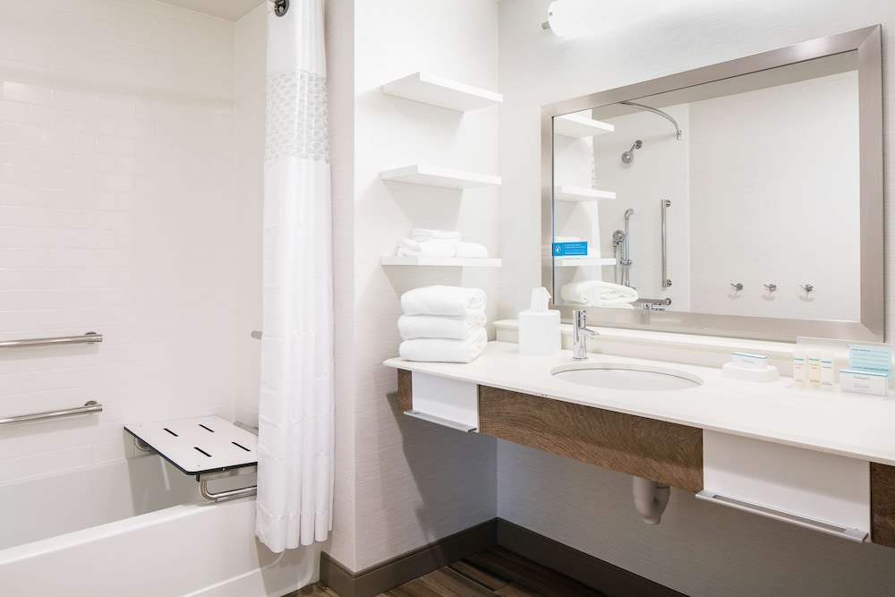 Hampton Inn & Suites Mason City - photo 20