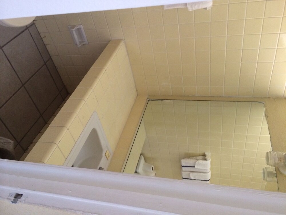 Host Inn - photo 11