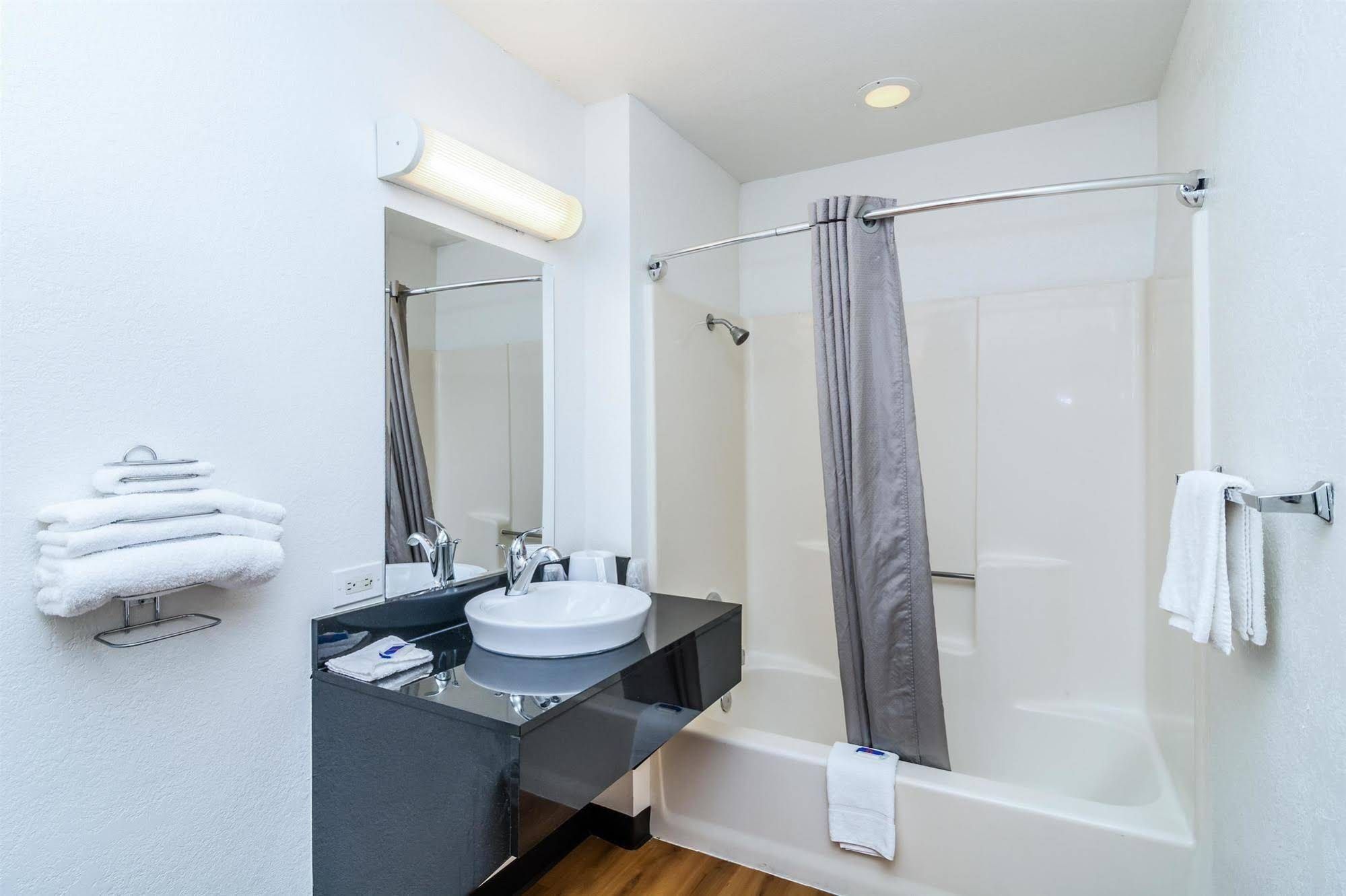 Motel 6 Chicago Elk Grove - photo 4