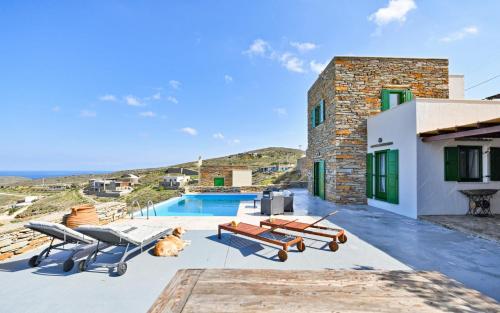 Villa Eliza with a swimming pool and sea view in the area of Otzia on the island of Kea — 4-Star Luxury Hotel in Kea, Greece