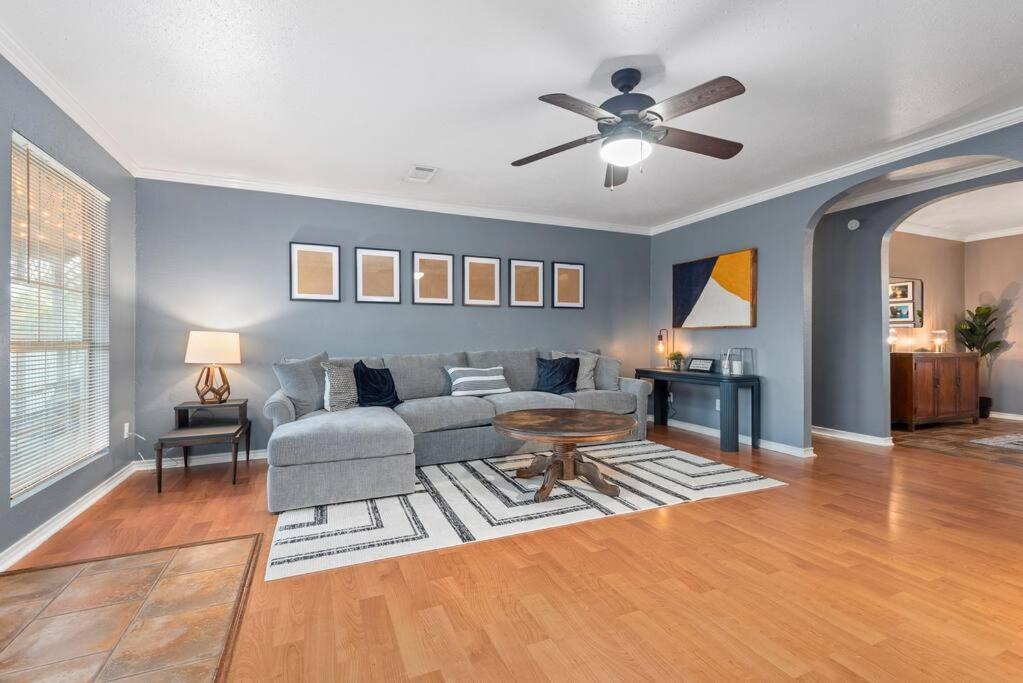Sunnyside Retreat — 4-Star Luxury Hotel in Bacliff, United States