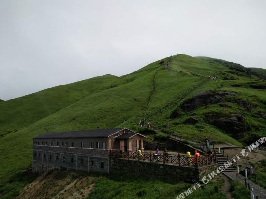 Wugongshan Jinding Wanbaogui Inn in Luxi, People's Republic of China