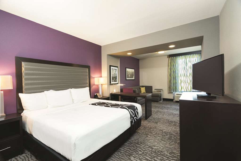 La Quinta Inn & Suites by Wyndham Memphis Downtown - photo 22