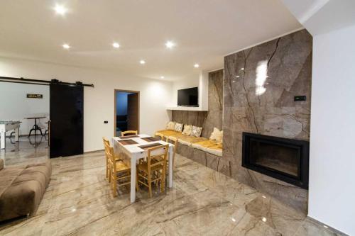 Dimora Mazzapinta — 4-Star Luxury Hotel in Trepuzzi, Italy