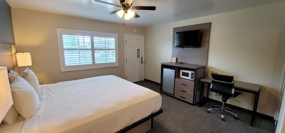 Pismo Beachwalker Inn & Suites - photo 27