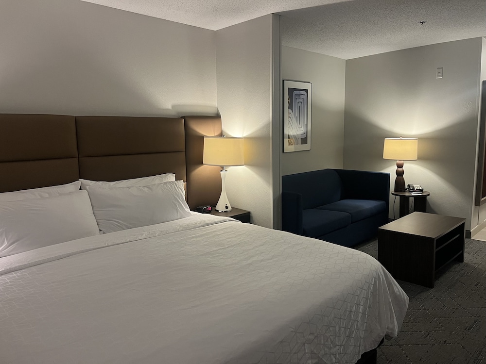 Holiday Inn Express Hotel & Suites St. Paul Woodbury by IHG - photo 21