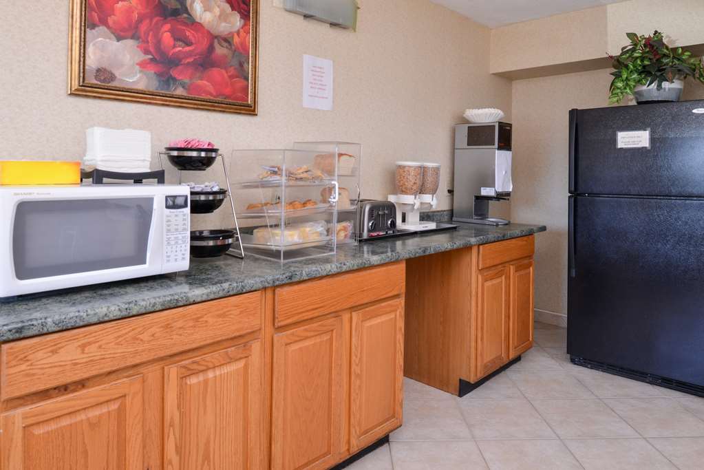 Americas Best Value Inn Pittsburgh Airport - photo 22