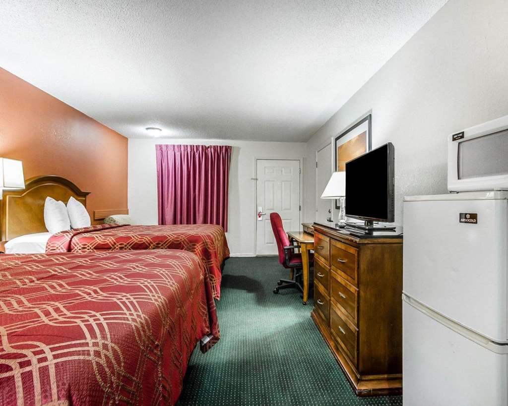 Econo Lodge Inn & Suites Enterprise - photo 17