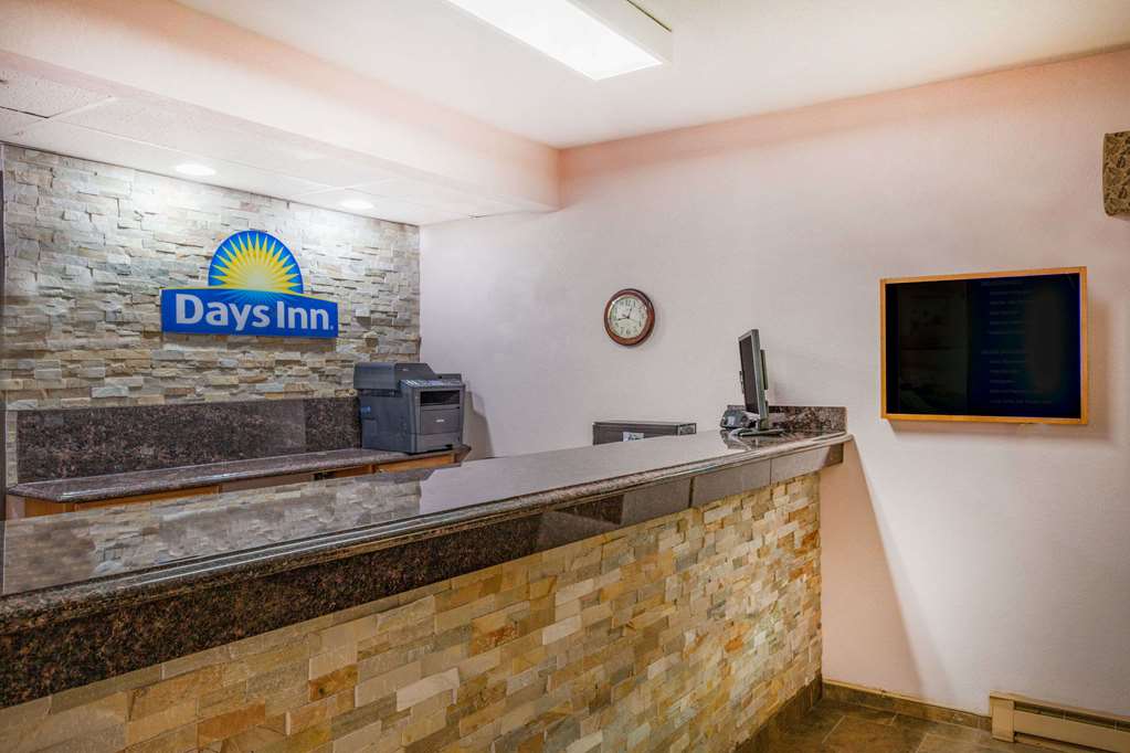Days Inn by Wyndham Mason City - photo 3