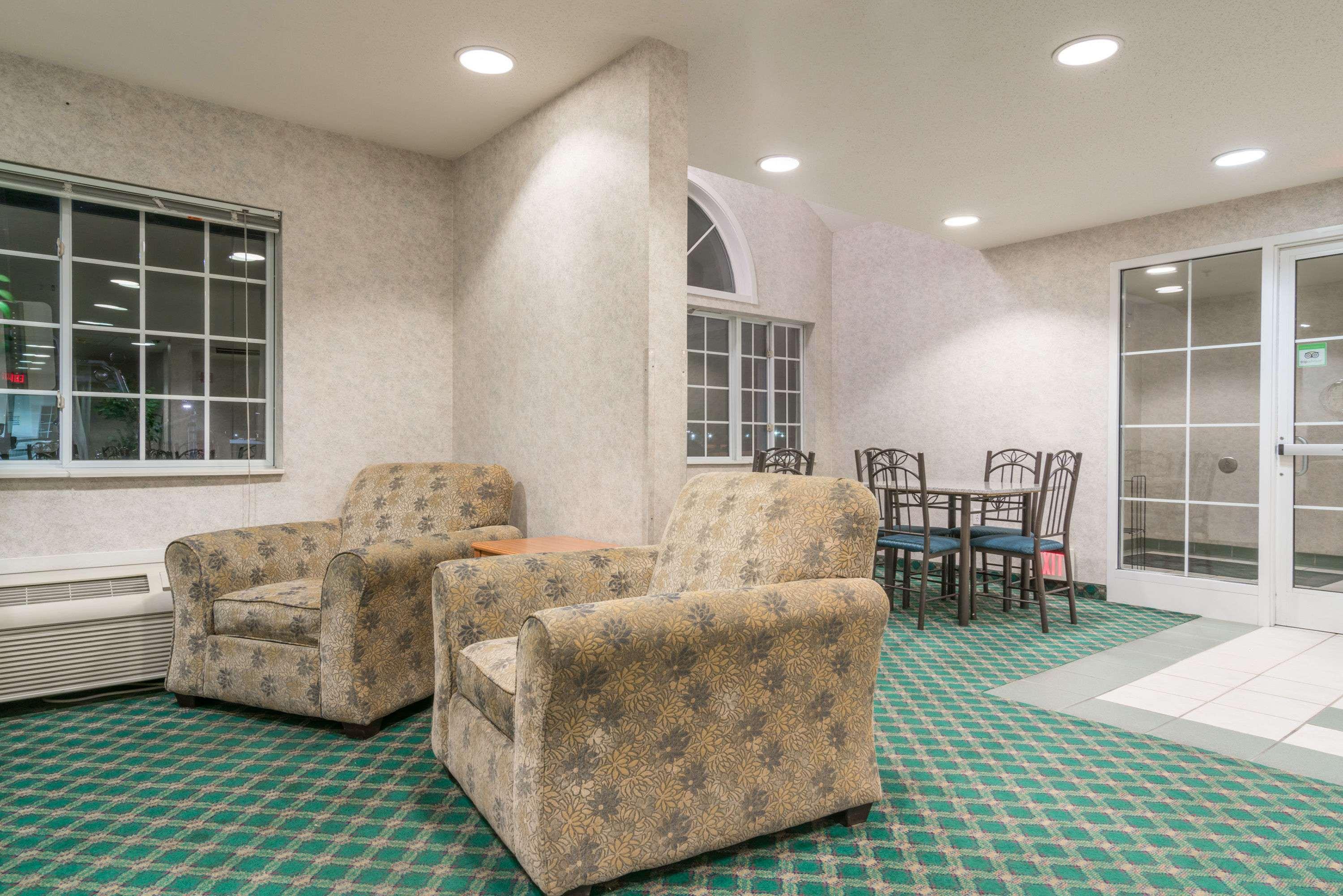 Fargo Airport Inn - photo 6
