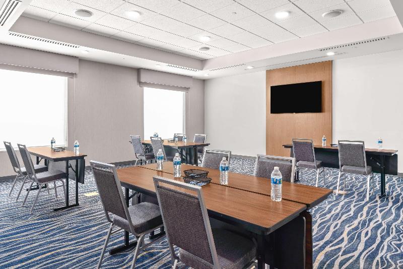 Hampton Inn Bellingham Airport - photo 71