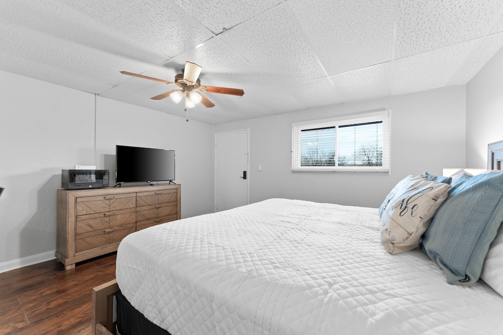 Silver Cove Resort on Table Rock Unit 1 - photo 5