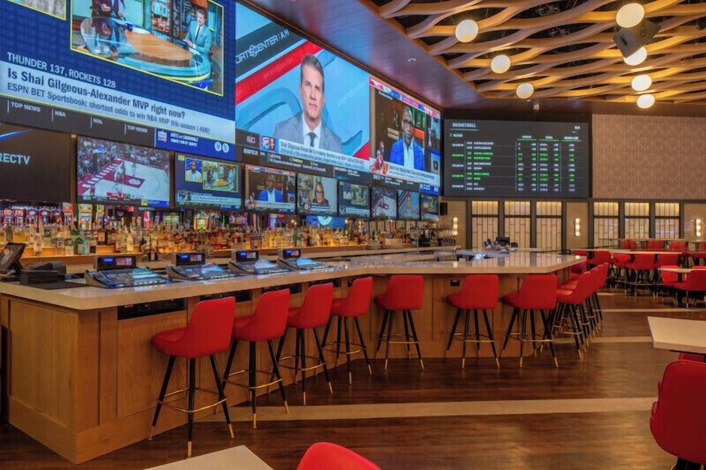 Live Casino & Hotel Louisiana Curio Collection by Hilton - photo 43