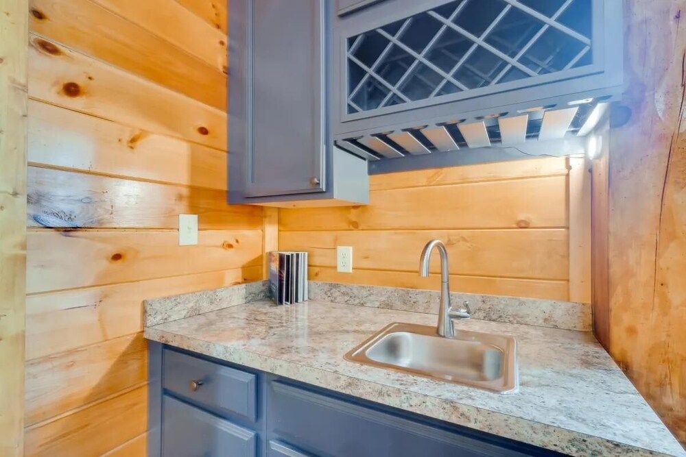 Sensational Views 4 Bedroom Cabin by Heavenly Views Resort - photo 16
