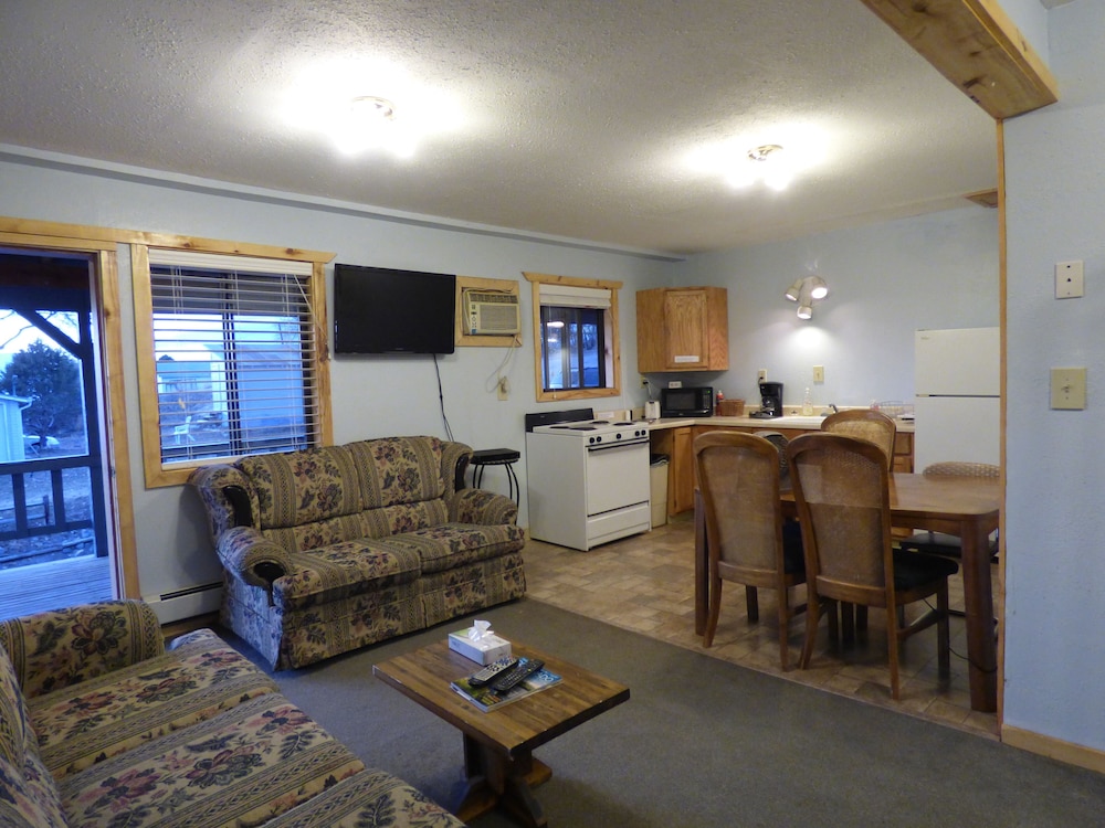 The Hitching Post Hotel and Farm Store - photo 8