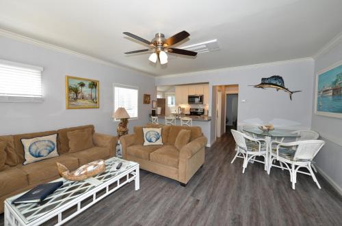 323C 323 Clemente in Avalon, United States