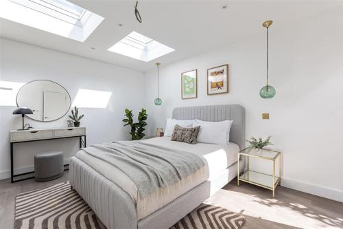 Cozy Leyton House with Garden and Small Terrace — 4-Star Luxury Hotel in London, United Kingdom
