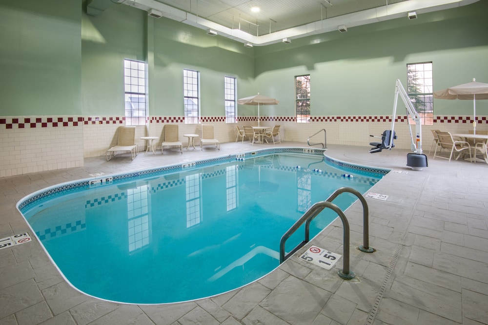 Holiday Inn Express Cleveland Airport Brookpark by IHG - photo 32