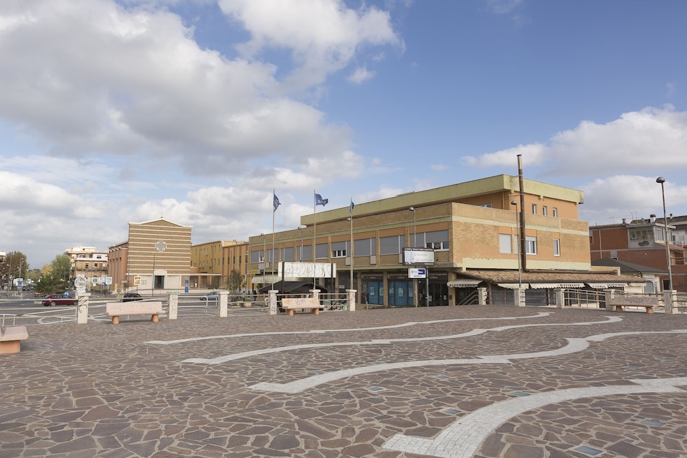 Alex & Lorenz Hotel in Pomezia, Italy