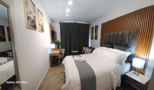 OneRosebank Signature Studio Apartment — 4-Star Luxury Hotel in Johannesburg, South Africa