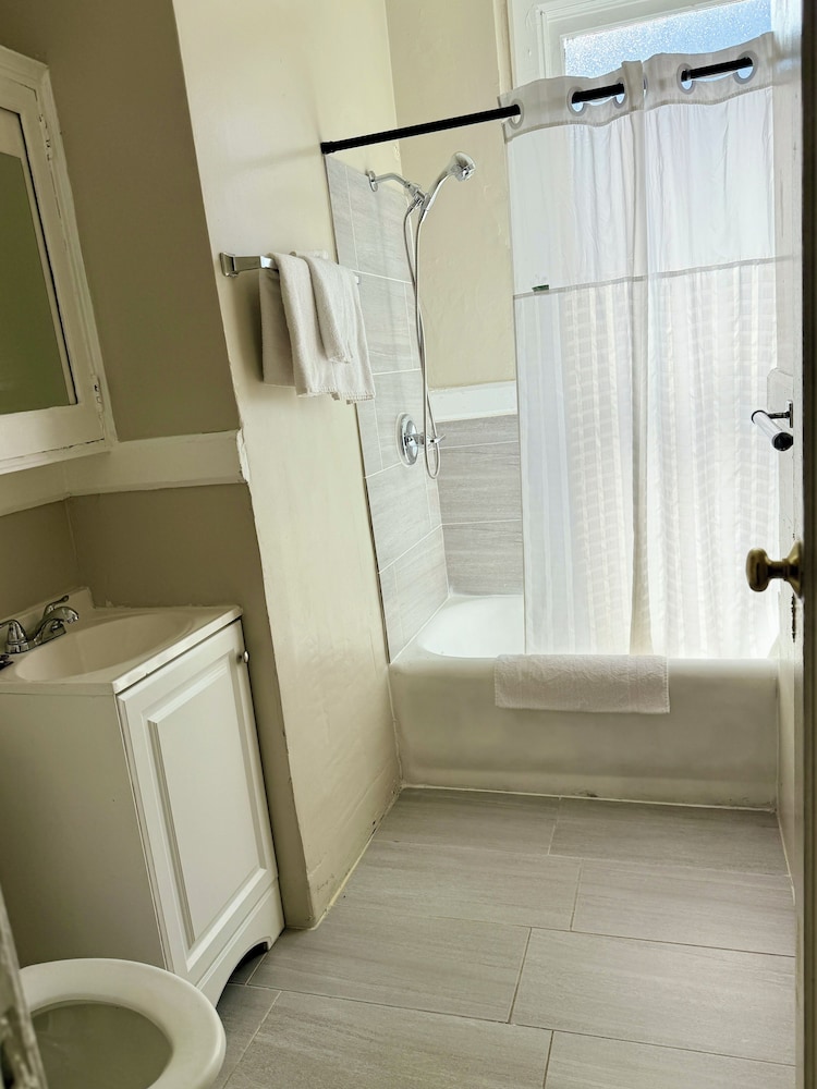 Admiral Hotel - photo 23