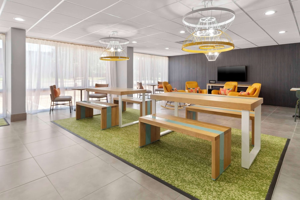 Spark by Hilton Grand Prairie - photo 4