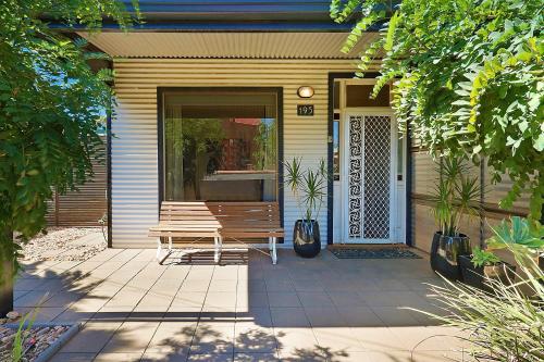 Townhouse 3 — 4-Star Luxury Hotel in Broken Hill, Australia