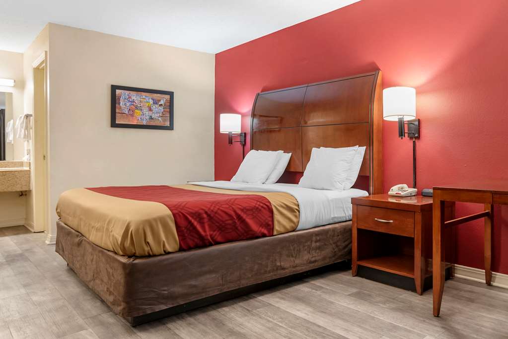 Econo Lodge Pearl Jackson - photo 11