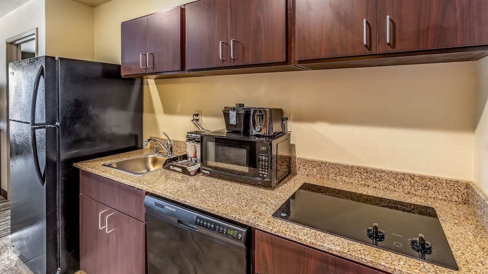 Cobblestone Hotel & Suites Hartford - photo 21