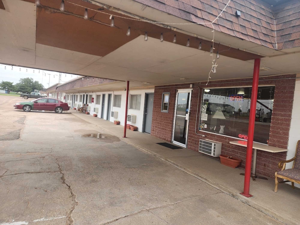First Inn By OYO Quinter Hwy 70 - photo 2