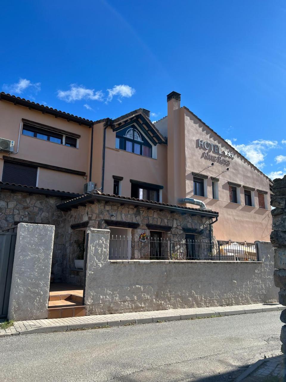 Hotel Alma Rosa in Navaluenga, Spain