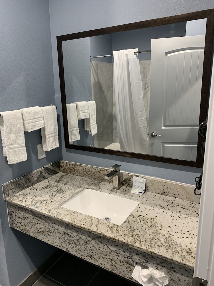 Scottish Inns and Suites Scarsdale - photo 9