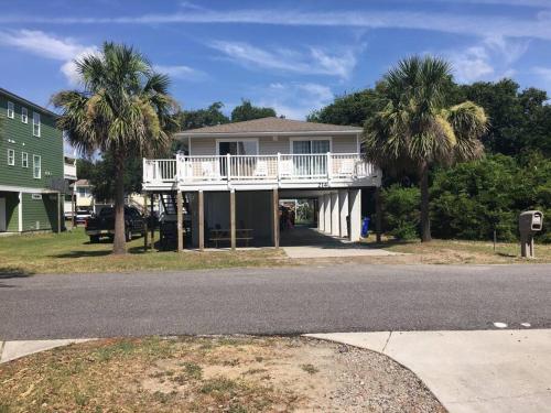 Surfside Beach Capt. Jacks 50 FT From Beach 3br 3ba — 4-Star Luxury Hotel in Myrtle Beach, United States