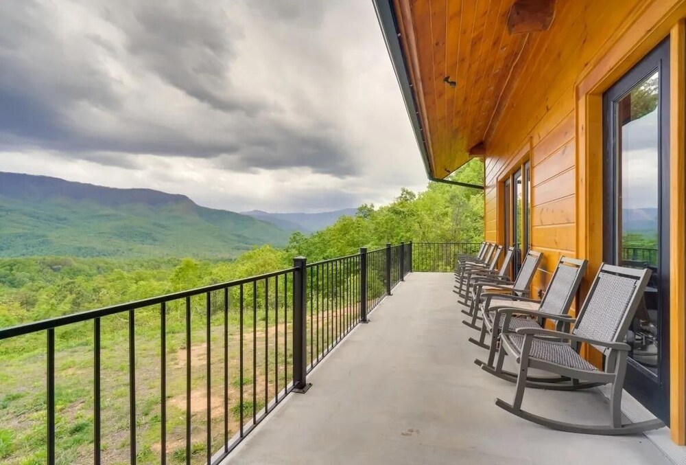 Sensational Views 4 Bedroom Cabin by Heavenly Views Resort - photo 39