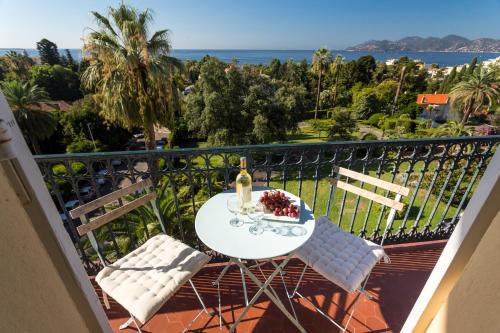 Appartement Claire Deluxe — 4-Star Luxury Hotel in Cannes, France