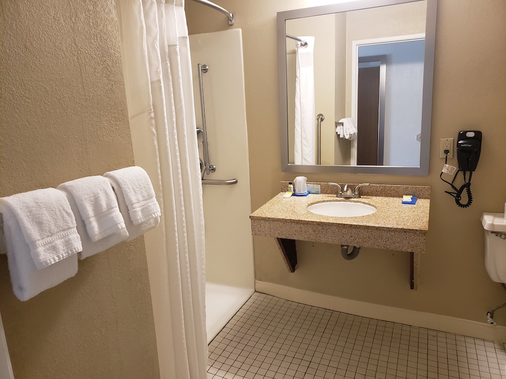 Holiday Inn Express Pittsburgh North by IHG - photo 34
