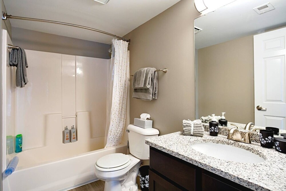 Skyline Suite with Penthouse & Rooftop Deck 6BR by Maddox Hotel - photo 6