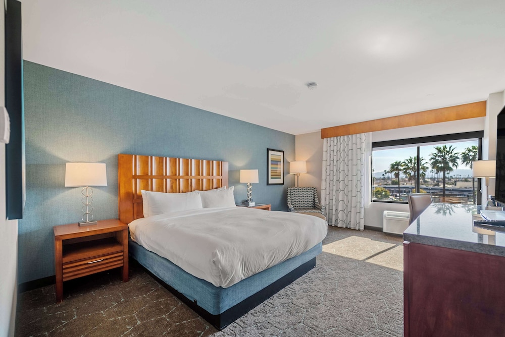 DoubleTree by Hilton Carson - photo 14