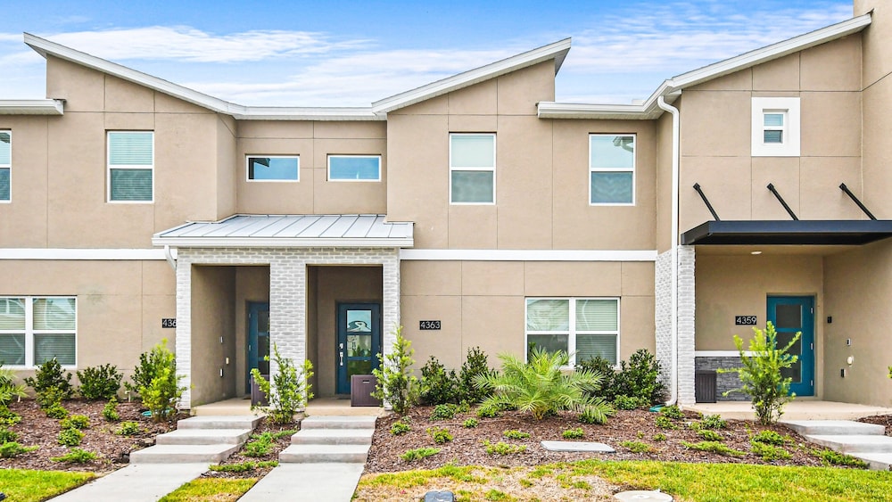 4BR Tropical Storey Lake Townhome Private Pool - photo 48