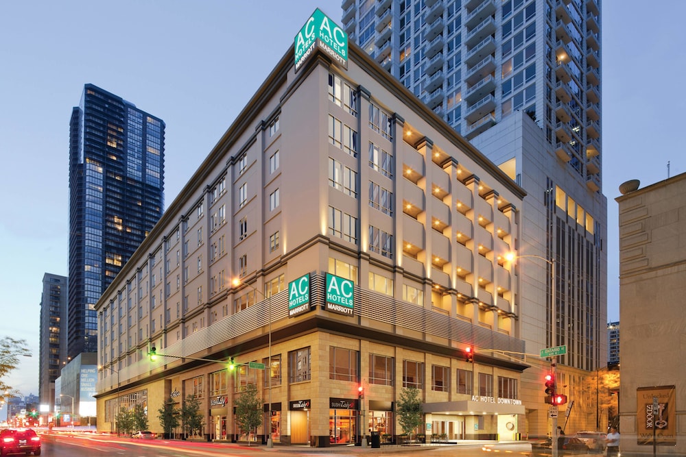 AC Hotels by Marriott Chicago Downtown - photo 2