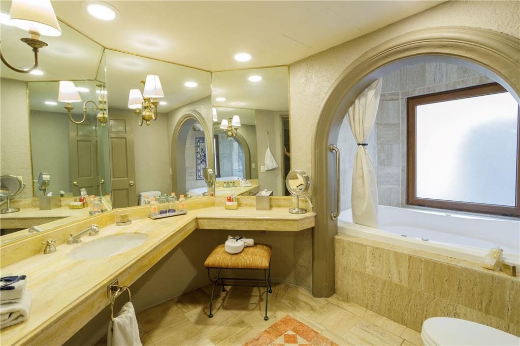 Governor Suite bathroom