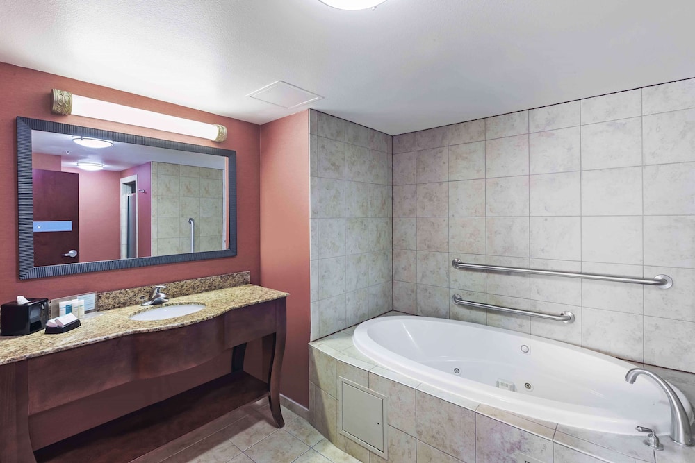 Hampton Inn & Suites Morgan City - photo 34