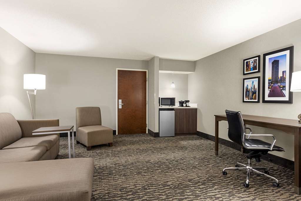 La Quinta Inn & Suites by Wyndham Newark Elkton - photo 28