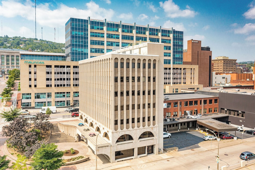 Force on 5th Avenue Hotel in Duluth, United States
